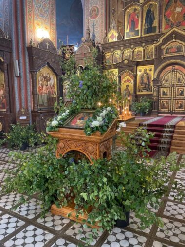 С праздником Святой Троицы — Пятидесятницы!