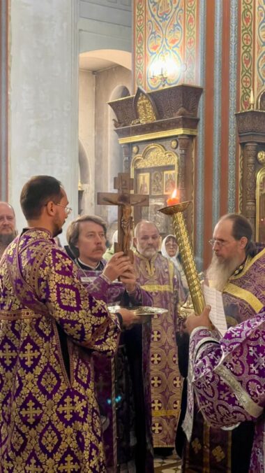 С праздником Воздвижения Честнаго Креста Господня!