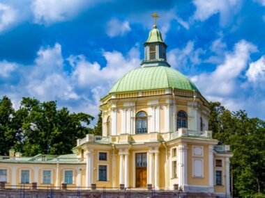 Приглашаем на Литургию и молебен